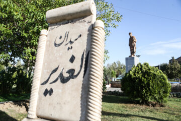 رونمایی از مجسمه علامه امینی در میدان الغدیر تهران