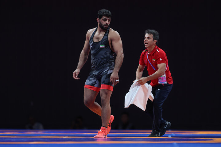 منتخب إيران للمصارعة الرومانية يحصد 5 ميداليات ملونة بالألعاب الآسيوية