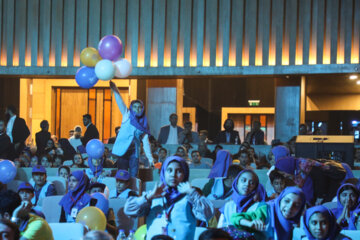 مراسم افتتاحیه سی‌ و پنجمین جشنواره بین المللی فیلم‌های کودکان‌ و نوجوانان در سالن مرکز همایش‌های بین‌المللی اصفهان