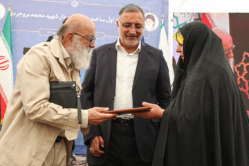 تجلیل از خانواده شهید بروجردی در مراسم افتتاح مرحله اول بزرگراه شهید بروجردی در جنوب غرب پایتخت