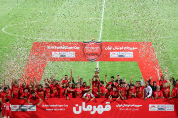 اهدا جام قهرمانی سوپر کاپ به پرسپولیس