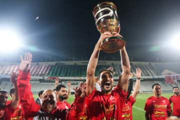 اهدا جام قهرمانی سوپر کاپ به پرسپولیس