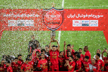 اهدا جام قهرمانی سوپر کاپ به پرسپولیس