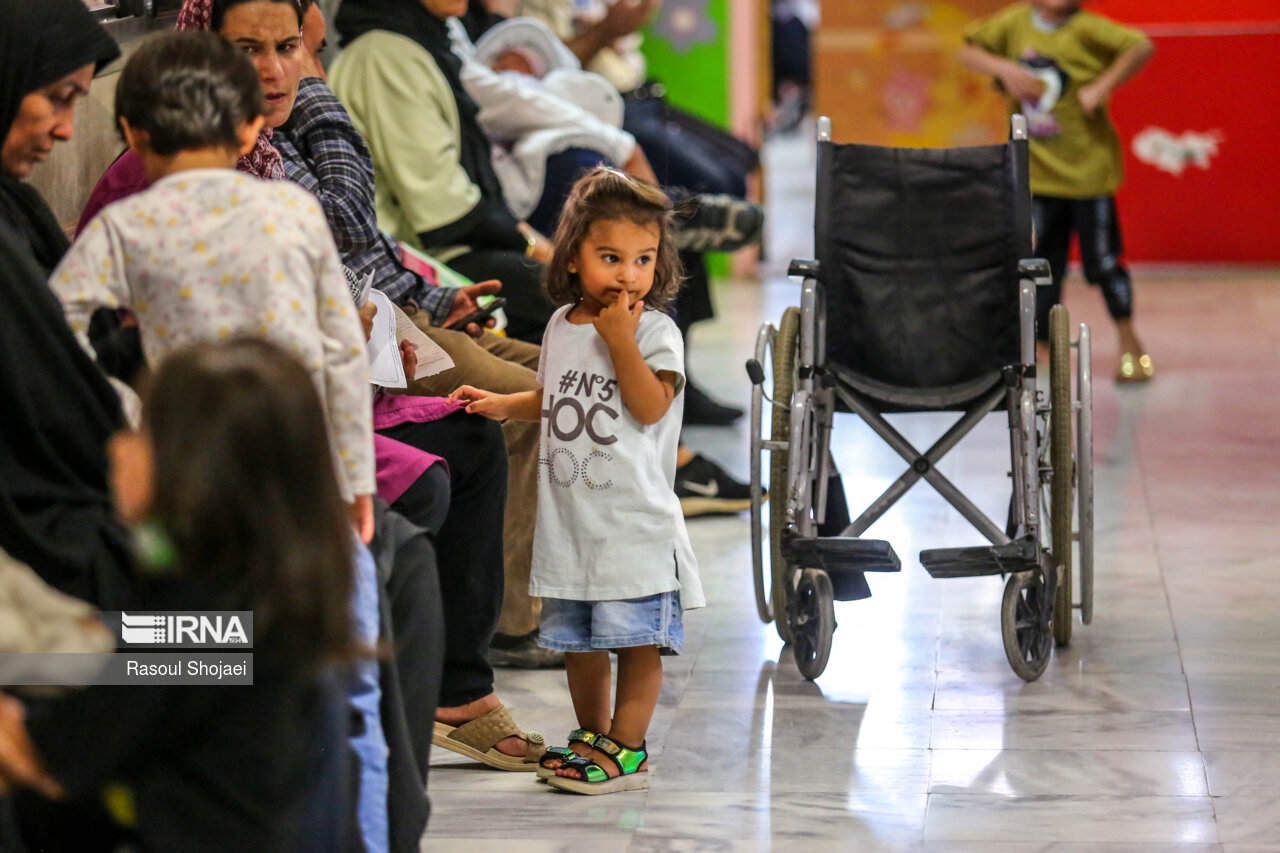 Behandlung von U7-Kindern im Iran wird kostenlos