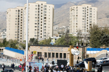 رونمایی از نماد شهری دست مهر