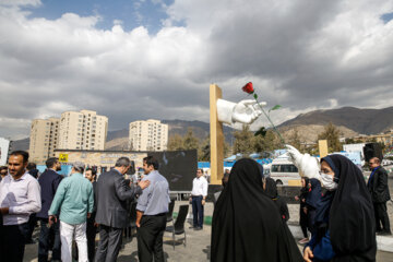 رونمایی از نماد شهری دست مهر