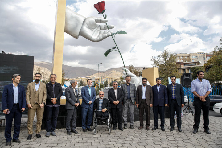 رونمایی از نماد «دست مهر»