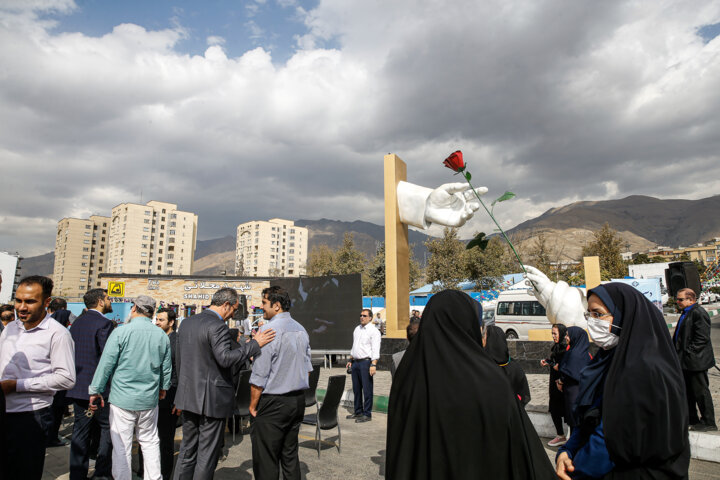 رونمایی از نماد «دست مهر»