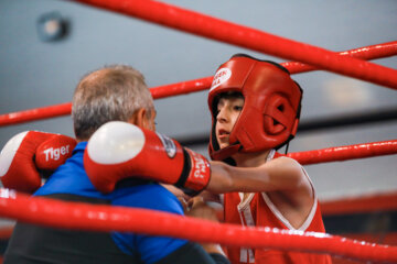 Competencias de boxeo infantil en Arak