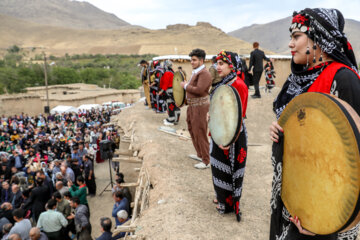 نخستین جشنواره انگور و سیب روستاهای کندوله