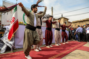 نخستین جشنواره انگور و سیب روستاهای کندوله