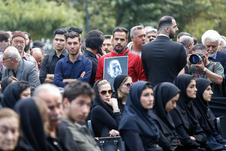 همه برای بدرقه او آمدند / وداع با آتیلا 4