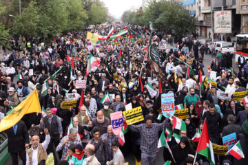 Los iraníes realizan manifestaciones para apoyar a los palestinos
