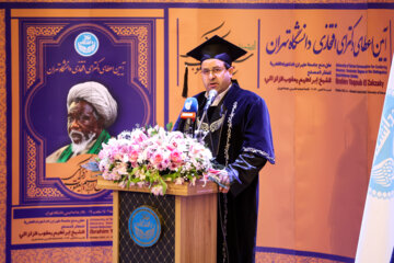 Téhéran (IRNA)-La cérémonie de remise du doctorat honorifique de l'Université de Téhéran au Cheikh nigérian « Ibrahim Zakzaky » s'est tenue samedi soir (14 octobre 2023) en présence d'un groupe de ses membres de famille, des personnalités scientifiques, culturelles et politiques dans la salle Allameh Amini de l'Université de Téhéran. (Photo : Ahmad Moini Jam). 