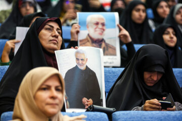 Téhéran (IRNA)-La cérémonie de remise du doctorat honorifique de l'Université de Téhéran au Cheikh nigérian « Ibrahim Zakzaky » s'est tenue samedi soir (14 octobre 2023) en présence d'un groupe de ses membres de famille, des personnalités scientifiques, culturelles et politiques dans la salle Allameh Amini de l'Université de Téhéran. (Photo : Ahmad Moini Jam). 