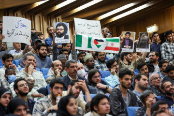 Téhéran (IRNA)-La cérémonie de remise du doctorat honorifique de l'Université de Téhéran au Cheikh nigérian « Ibrahim Zakzaky » s'est tenue samedi soir (14 octobre 2023) en présence d'un groupe de ses membres de famille, des personnalités scientifiques, culturelles et politiques dans la salle Allameh Amini de l'Université de Téhéran. (Photo : Ahmad Moini Jam). 