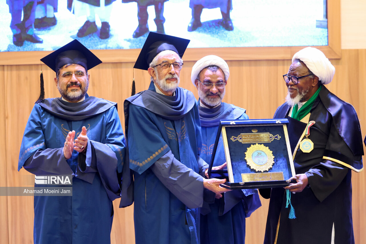 دکترای افتخاری دانشگاه تهران به رهبر جنبش اسلامی نیجریه اعطا شد