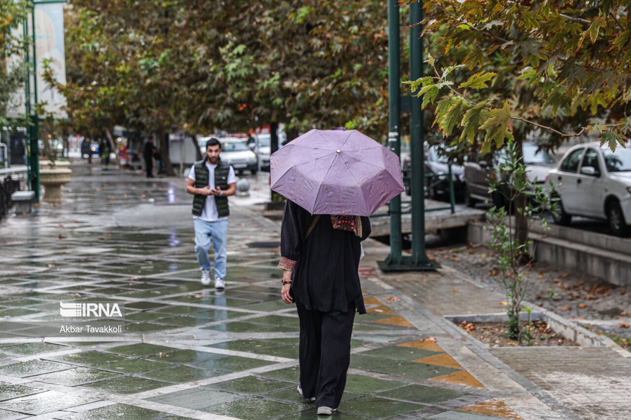 هوای تهران بارانی و خنک میشود