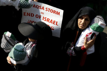 Madres y niños salen a las calles de la capital persa en apoyo a Gaza