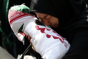 Madres y niños salen a las calles de la capital persa en apoyo a Gaza