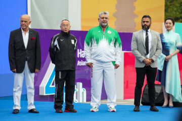 Bandera iraní ondea en la Villa de los Juegos Para-Asiáticos de Hangzhou