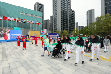 Bandera iraní ondea en la Villa de los Juegos Para-Asiáticos de Hangzhou