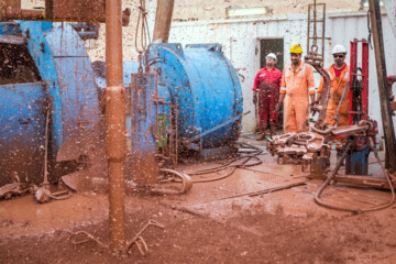 Iran : production de 4 800 barils de pétrole brut dans le champ de Yaran