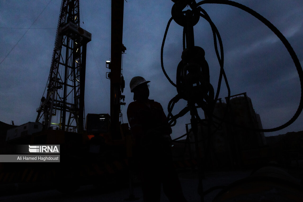 چین صدها حلقه چاه نفت در قزاقستان حفر می‌کند