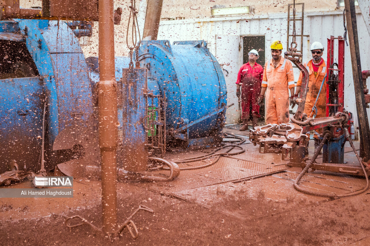 Iran : production de 4 800 barils de pétrole brut dans le champ de Yaran