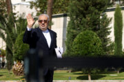 وزیر النفط الإیراني یغادر طهران متجها إلی کاراکاس