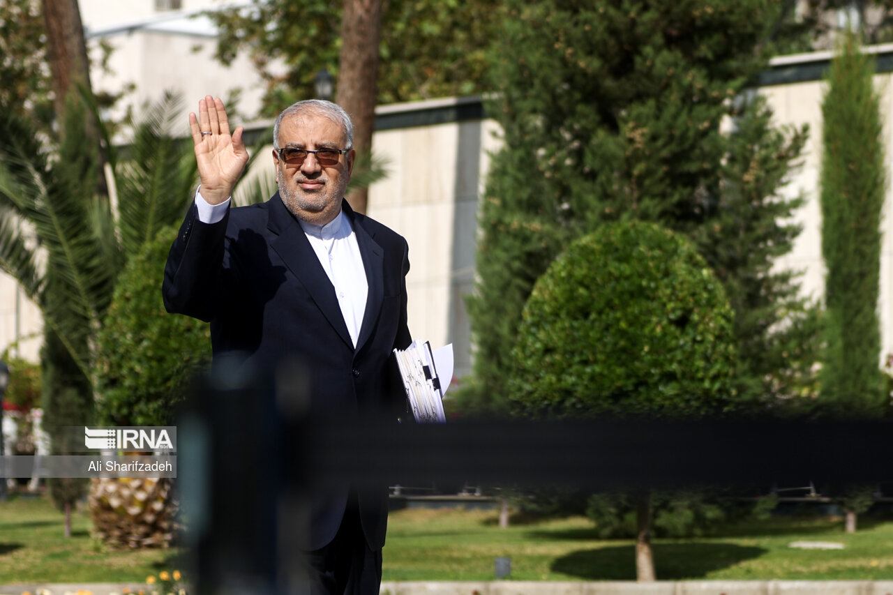 وزیر النفط الإیراني یغادر طهران متجها إلی کاراکاس