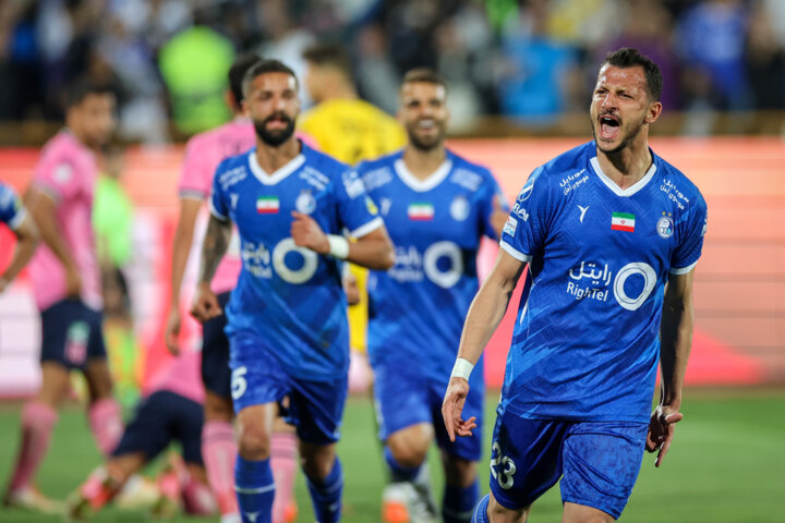 استوری جنجالی از بال هواپیما؛ آزادی جانشین آرمان میشود