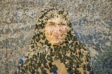 دسته گل وصالی منفرد ۵۶ ساله اهل منطقه زیلایی روستای ماشمی استان کهگیلویه و بویراحمد.