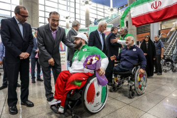 Jeux Para asiatiques 2023 : les médaillés iraniens, de retour en Iran, accueillis en héros