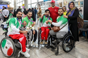 Jeux Para asiatiques 2023 : les médaillés iraniens, de retour en Iran, accueillis en héros