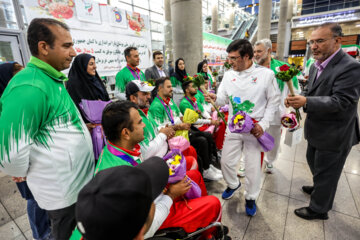 Jeux Para asiatiques 2023 : les médaillés iraniens, de retour en Iran, accueillis en héros