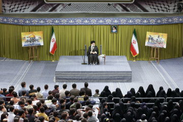 Encuentro de un grupo de estudiantes con el ayatolá Jameneí