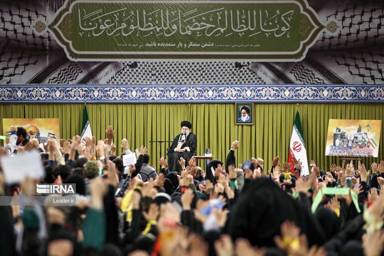 دیدار دانشآموزان و دانشجویان با رهبر انقلاب