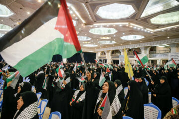 گردهمایی ۴۵۰۰ نفری ائمه جماعت و فرماندهان بسیج تهران