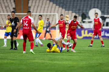 لیگ برتر فوتبال- پرسپولیس و نفت آبادان