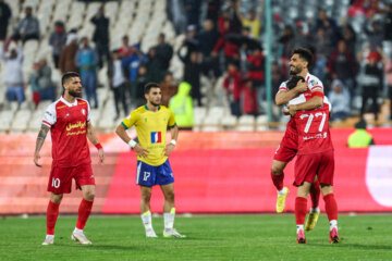 لیگ برتر فوتبال- پرسپولیس و نفت آبادان