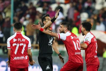 لیگ برتر فوتبال- پرسپولیس و نفت آبادان