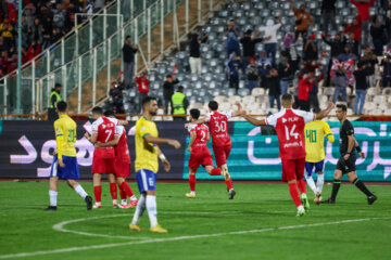 لیگ برتر فوتبال- پرسپولیس و نفت آبادان