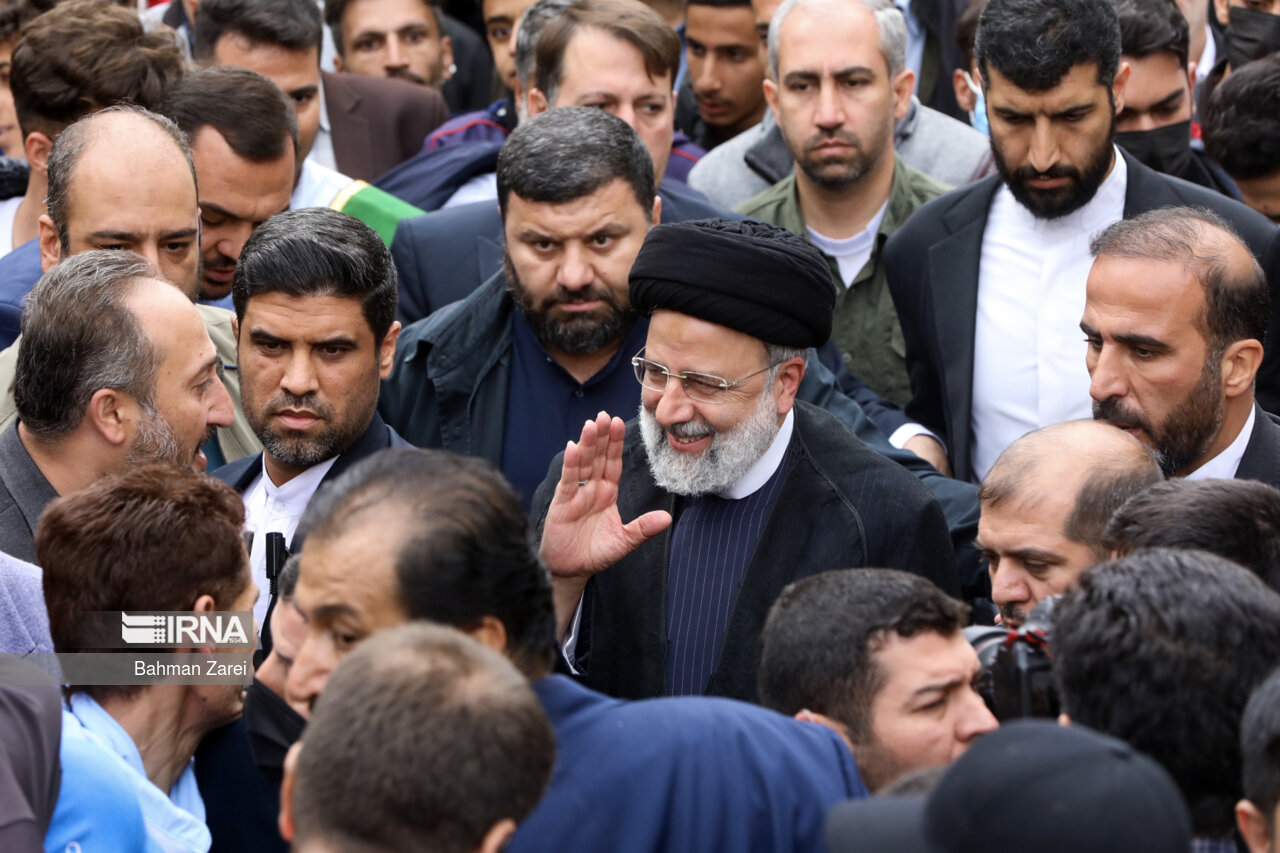 استقبال مردم سنندج از رئیس جمهور