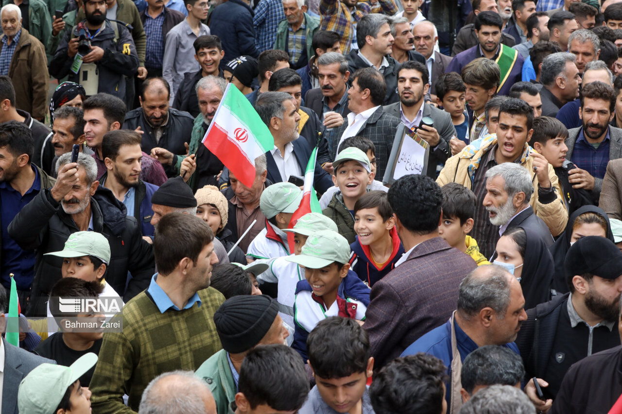 استقبال مردم سنندج از رئیس جمهور