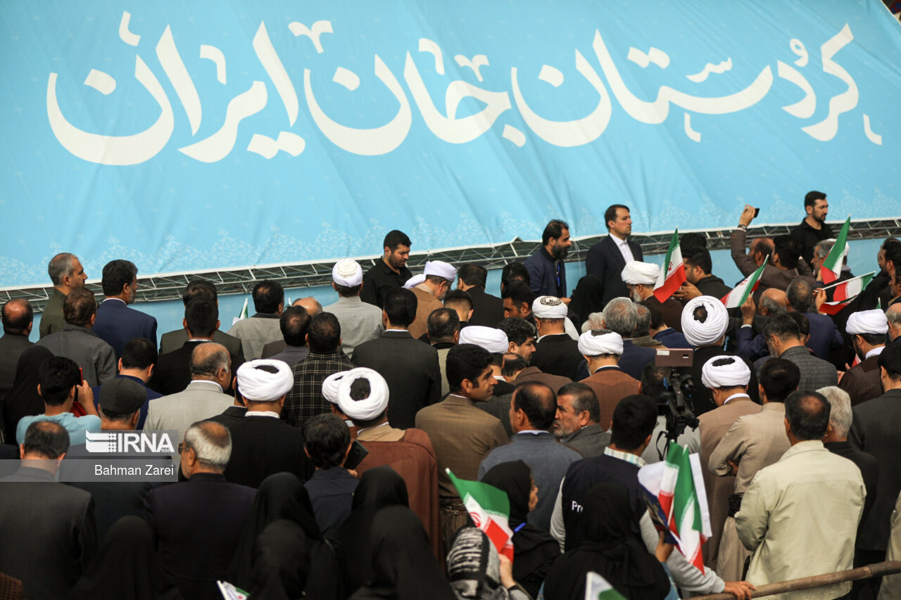 دیدار رئیس جمهور با مردم سنندج