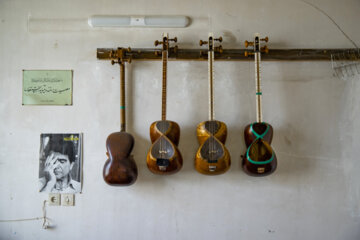 کارگاه تولید سنتور درسرای کتاب فروش های بازار اراک