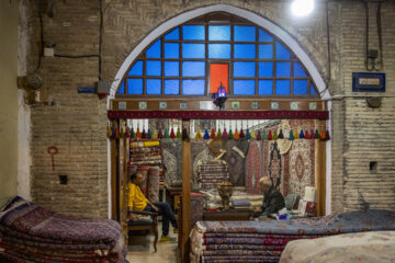 مغازه رضا زری در سرای کاشانی بازار فرش فروشان اراک.