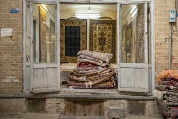 حجره فرش فروشی در سرای هزاوه ای ها در بازار اراک.