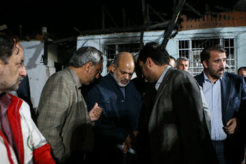 حضور «احمد وحیدی» وزیر کشور در محل آتش سوزی کمپ ترک اعتیاد در لنگرود